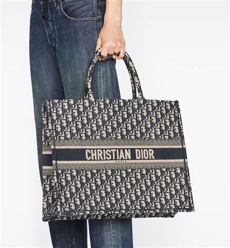 sacoche cristian dior|christian dior book tote price.